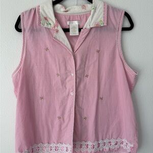 American Vintage Pink Sleeveless Button Front Top with Floral Collar